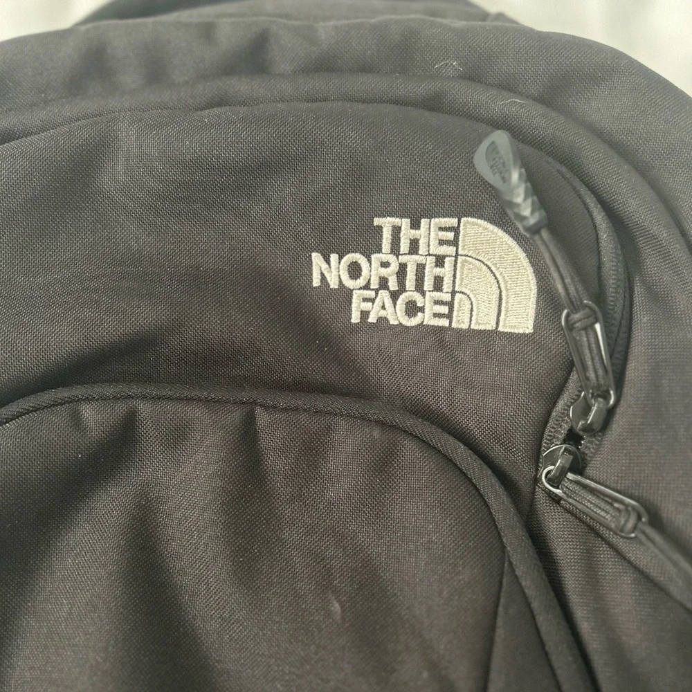 The North Face Black Pivoter Backpack - Picture 7 of 12